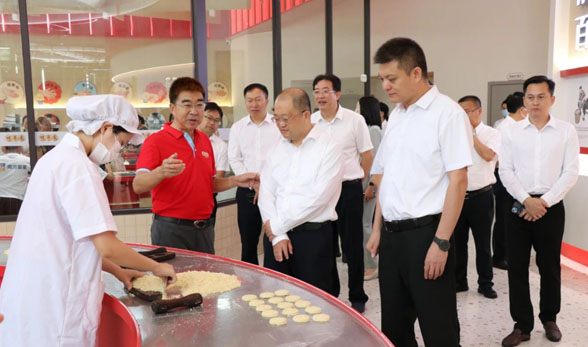 推動“山水情誼”走深走實，六盤水市市長李巍一行到中山咀香園調(diào)研